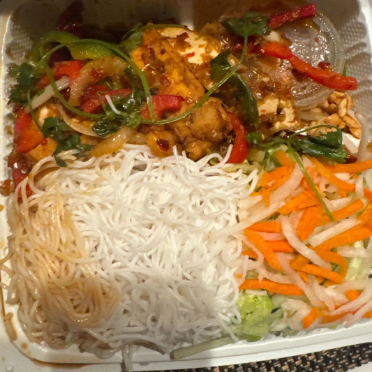 E5. Vermicelli with Lemongrass Tofu