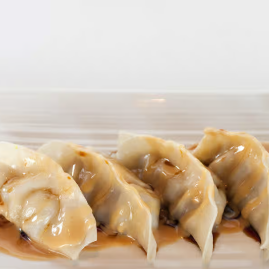 E4. Ravioli with Peanut Butter Sauce (6 pcs)