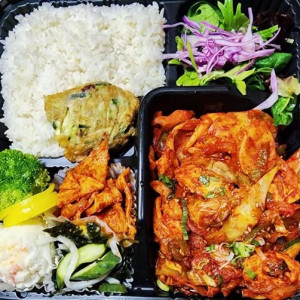 87. Rice Topped with Spicy Chicken