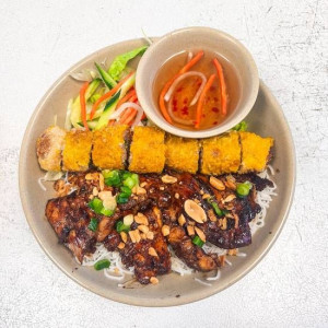 64. Grilled Chicken & Spring Roll with Vermicelli / B&uacute;n G&agrave; Nướng, Chả Gi&ograve; / 烧鸡肉、炸春卷米粉
