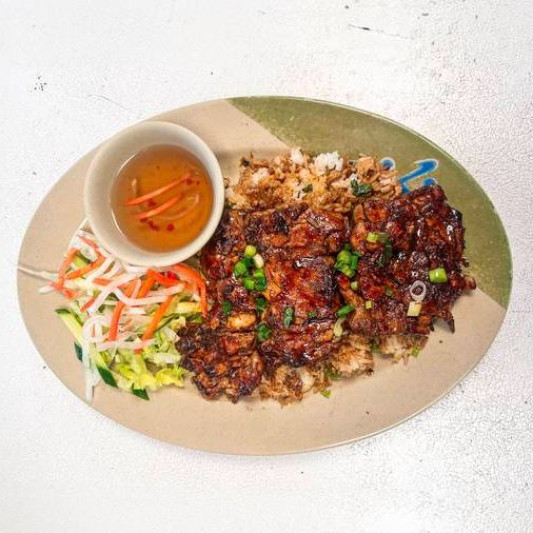 47. Grilled Lemongrass Chicken with Fried Rice / Cơm Chi&ecirc;n G&agrave; Ướp Sả / 烧鸡肉炒饭