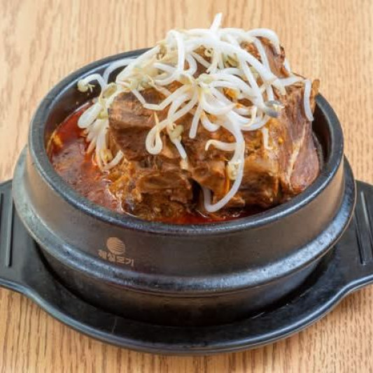 Gamjatang (Pork Bone Soup with Noodles)