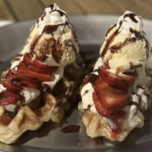 Strawberry Croffle (2 pcs)