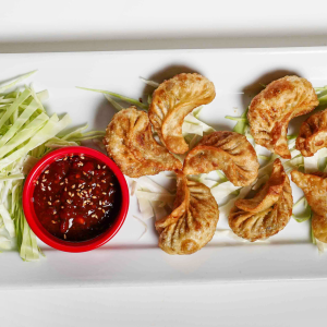 Chilli Chicken Momos (8 pcs)