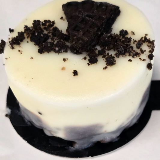 Cookies & Cream Oreo Cake