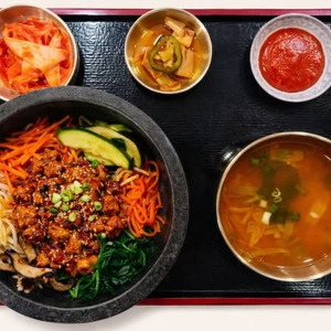 Hot Stone Spicy Pork / 제육 돌솥 비빔밥