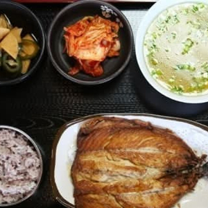 Grilled Mackerel / 고등어구이 정식