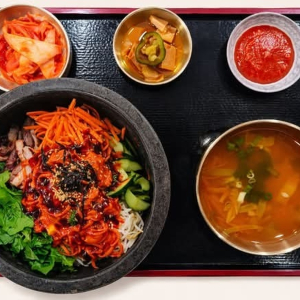Hot Stone Spicy Baby Octopus / 주꾸미 돌솥 비빔밥