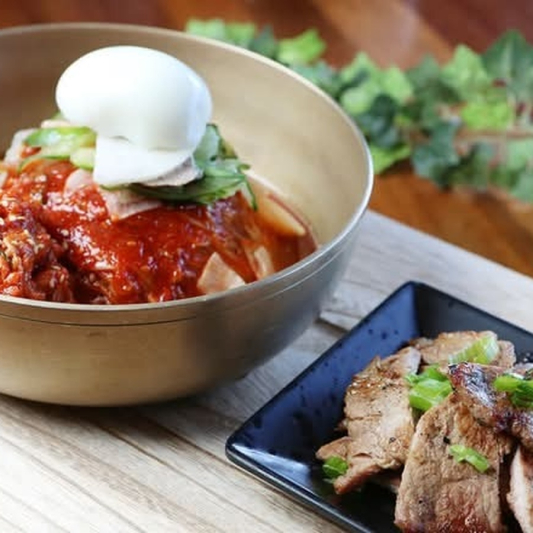 Spicy Noodles with Raw Fish + Pork Neck BBQ / 회냉면+목살구이
