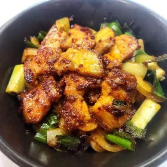 Spicy Pork Rice Bowl 고추장 제육 덮밥