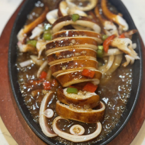 Sizzling Giant Squid (MP) 铁板大鱿鱼 (MP)