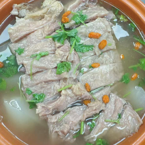 Beef Brisket in Clear Broth 清汤牛腩