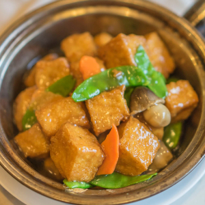 Braised Tofu with Chinese Mushroom Casserole 红烧豆腐煲