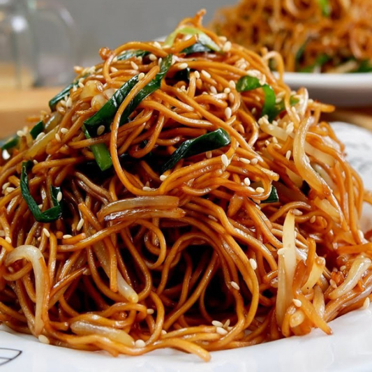 Soy Sauce Stir-Fried Egg Noodles 豉油皇炒面