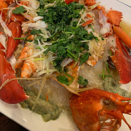 Lobster Steamed with Egg Noodles 清蒸龙虾生面皇