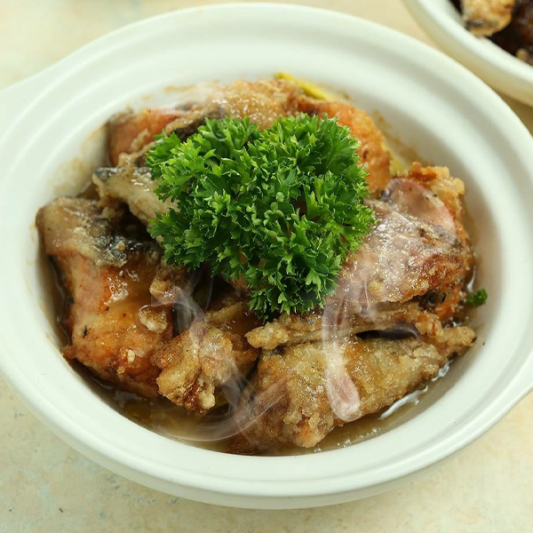 Mixed Chili Salmon Head Casserole 混酱三文鱼头煲