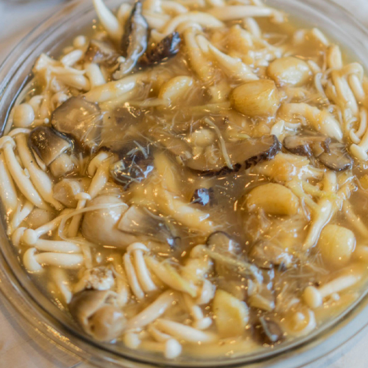 Braised Mixed Mushrooms in Chicken Broth 上汤鲜菌