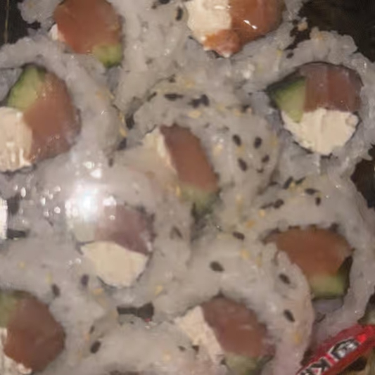 R6. Smoked Salmon & Cream Cheese Roll