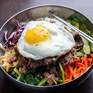 30. Beef Bulgogi Bibimbap 불고기 비빔밥 / 韩式牛肉拌饭 