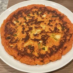 4. Kimchi Jeon 김치전 / 辣白菜煎饼 