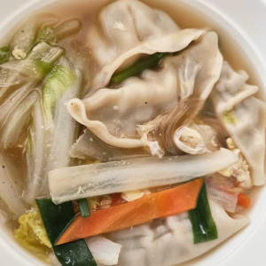 19. Tteokmandukuk 떡만두국 / 韩式面片饺子汤