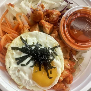 32. Chicken Bulgogi Bibimbap 치킨 불고기 비빔밥 / 鸡肉拌饭 
