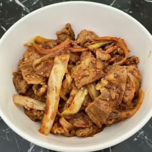28. Dwaeji Bulgogi Dupbop 돼지불고기덮밥 / 韩式猪肉盖饭