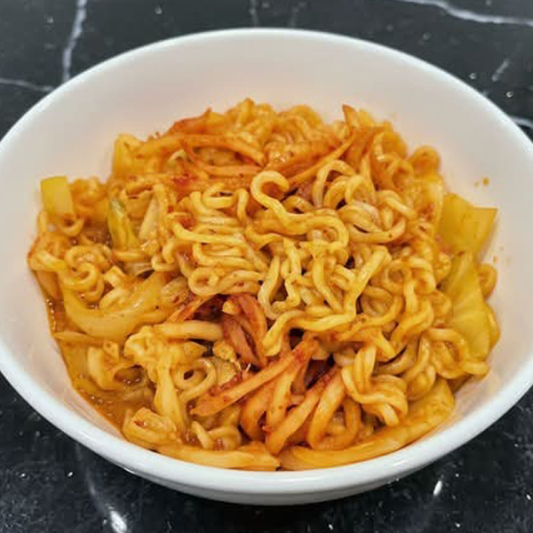 7. Tteokrabokki 떡라볶이 / 拉面炒年糕 