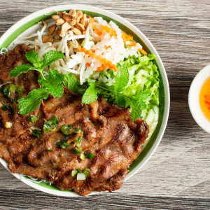33. Vermicelli Plate with Grilled Meat B&uacute;n Thit Nướng