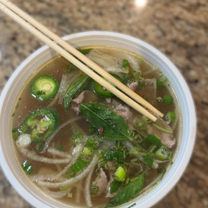 13. Rare Steak & Meatballs Phở T&aacute;i, B&ograve; Vi&ecirc;n
