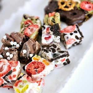 Chewy Cookie (Oreo & Freeze-Dried Strawberries)