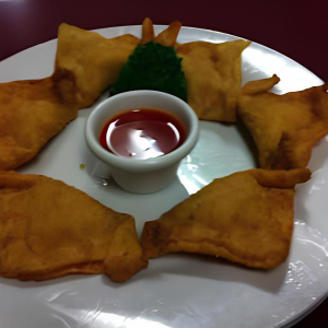 5. Fried Crab Meat Rangoons (6 pcs) )炸蟹角