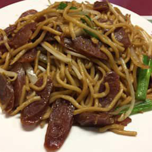 Chinese Sausage Chow Mein 臘腸炒麵