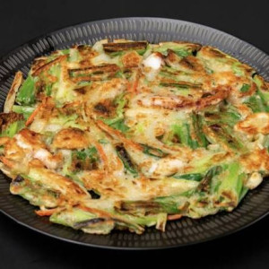 Korean Seafood Pancake with Chives / 해물파전