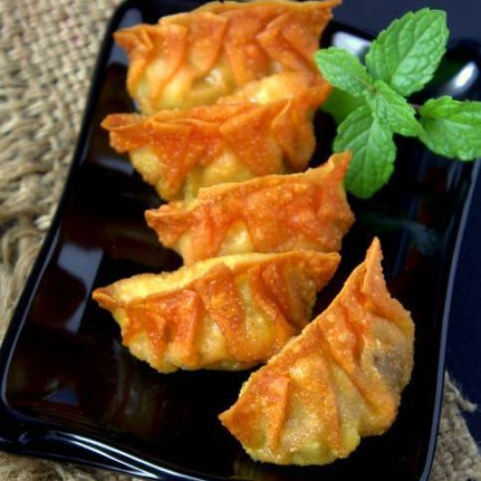 Fried Dumplings (6 pcs)