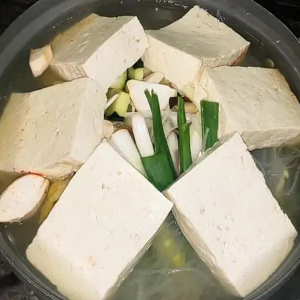 V8. Vegetarian Tofu Hot Pot 두부 전골