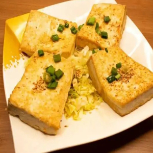 A2. Sesame Oil Fried Tofu 들기름 두부 구이