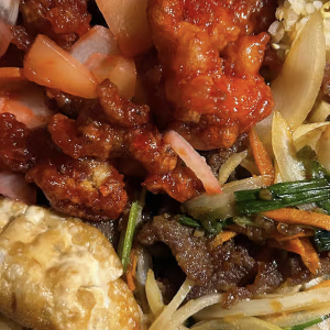 S10. Sweet & Sour Chicken and Mongolian Beef with Gyoza (2 pcs)