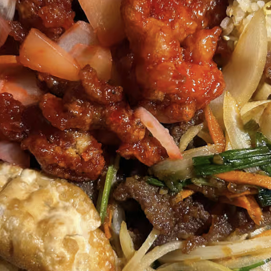 S10. Sweet & Sour Chicken and Mongolian Beef with Gyoza (2 pcs)