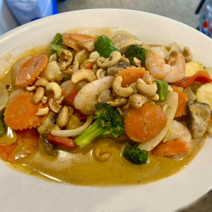 67. Cashew Nut Prawns in Coconut Curry Sauce (Mildly Spicy) / Tom Xao Cari Hat Dieu