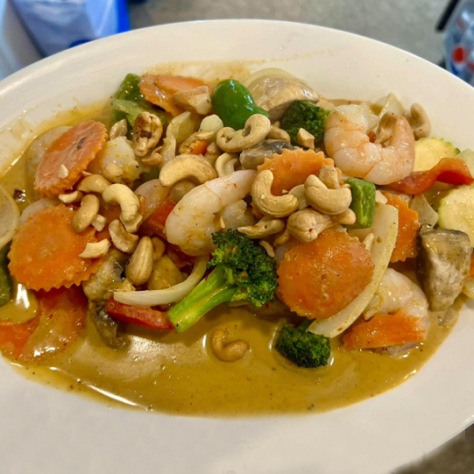 67. Cashew Nut Prawns in Coconut Curry Sauce (Mildly Spicy) / Tom Xao Cari Hat Dieu