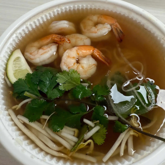 C6. Pho Shrimp / 새우 쌀국수