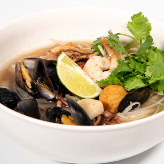 C7. Pho Seafood / 해물 쌀국수