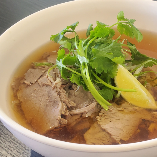 C2. Pho Brisket / 양지머리 쌀국수