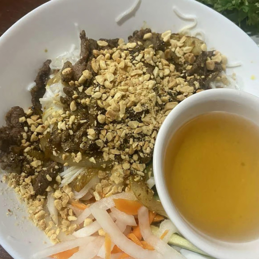Saut&eacute;ed Beef & Lemongrass Vermicelli / Bun Bo Xao Sa Ot Xao