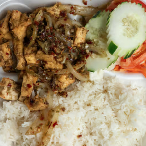 36. Cơm Đậu Hủ X&agrave;o X&atilde; Ớt (Hoặc Đậu Hủ Sốt C&agrave; Chua)