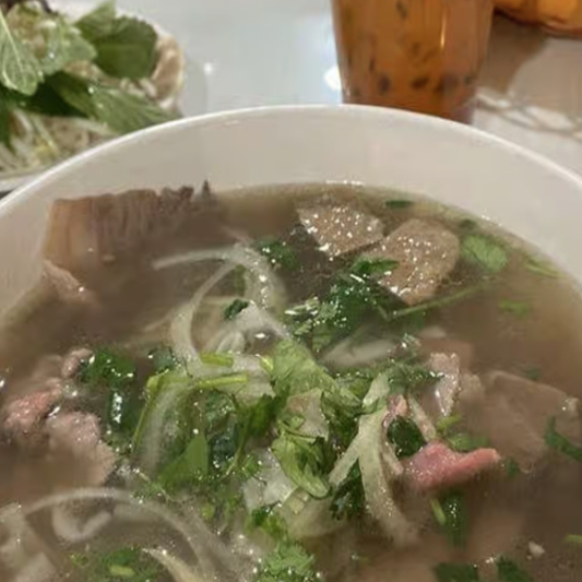 14. Rare Steak & Well-Done Brisket & Tripe / Phở T&aacute;i, Chin, X&aacute;ch