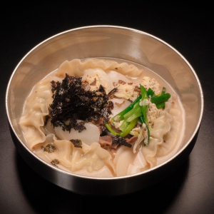 Tteok Manduguk (떡만두국)