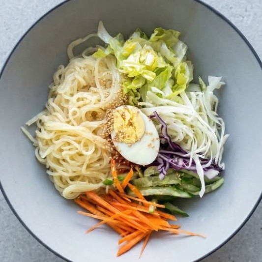 Jjolmyeon (쫄면)