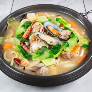 White Seafood Jjampong (백짬뽕)